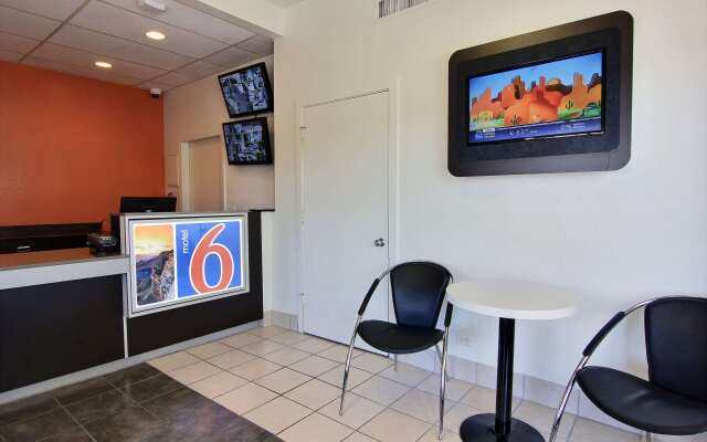 Motel 6 Austin, TX - Central Downtown UT