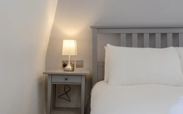 Fantastic 3 Bedroom Home Near Canary Wharf