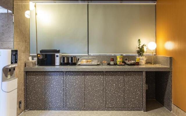 Brown Dot Gijang Yeonhwari