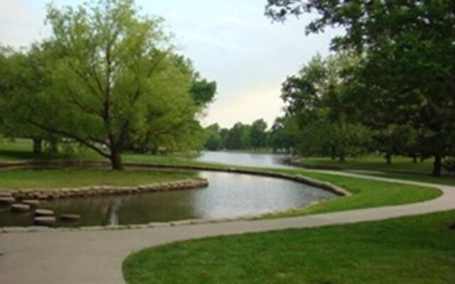 Holiday Inn Express & Suites McPherson by IHG