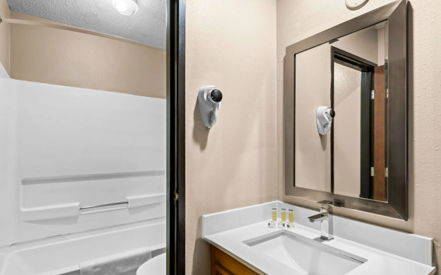 Super 8 by Wyndham Council Bluffs IA Omaha NE Area