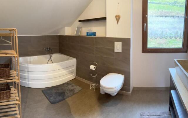 Chalet Casa de Monzel with 6-Person Jacuzzi & Panoramic View