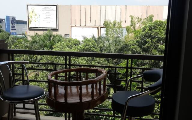 Romantic 1 Bedroom Condo at The Redwoods Condominium