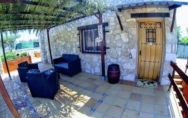 Bonito Chalet con Piscina Cerca del Mar