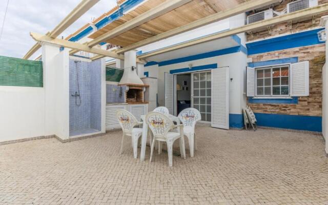 4 bedroom villa wi-fi and shared pool by ALGARVEMANTA