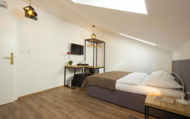 Riverside Residence