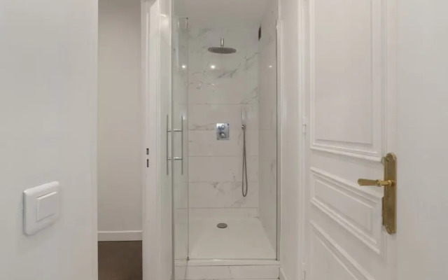 Luxury 5 Bed Residence - Opposite Arc de Triomphe