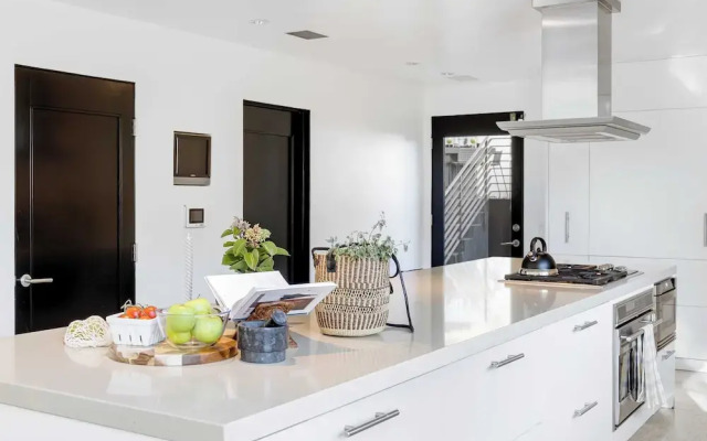 Kings Road West Hollywood Luxury Pool, Views, Firepit, Modern Design