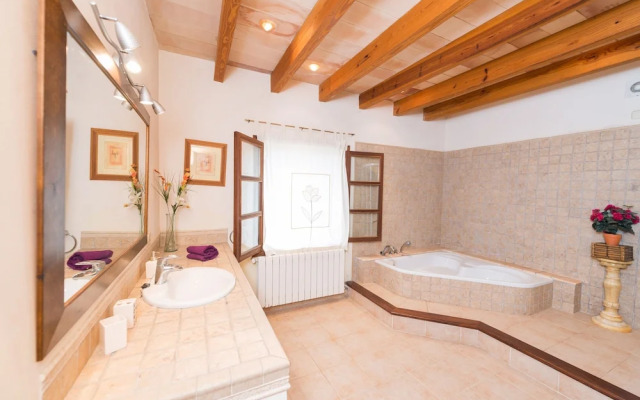 Can Dato in Inca With 2 Bedrooms and 2 Bathrooms