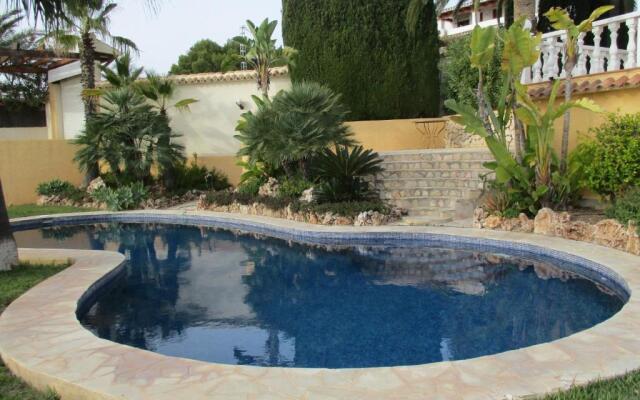 1. Meeresline Villa mit privat Pool