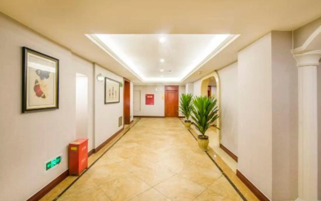 Vienna Hotel (Chongzhou High Speed Railway Station)