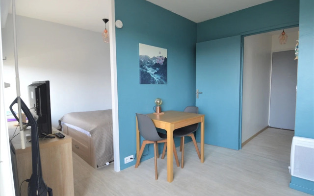 Charmant studio avec balcon à 20m de la mer