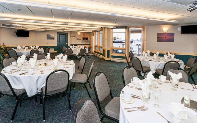 Park Point Marina Inn