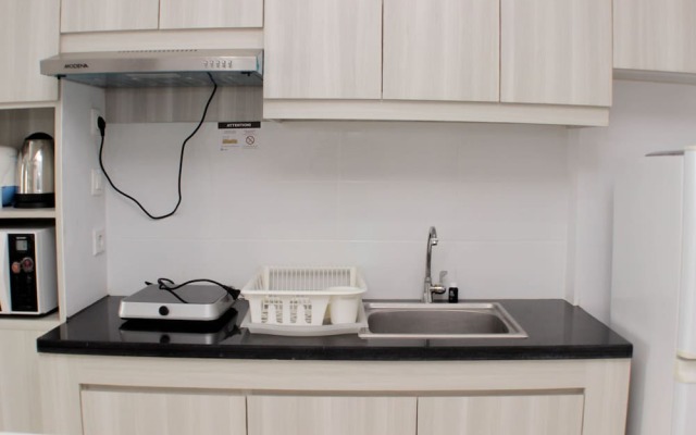 Warm And Cozy Studio At Azalea Suites Apartment