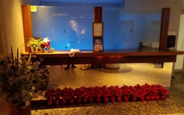 Hotel Y (Adult Only)