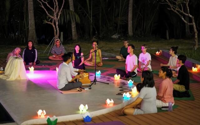 Moodhoian Riverside Resort & Spa