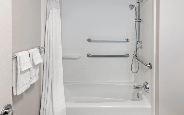 Holiday Inn Express & Suites Baton Rouge East by IHG