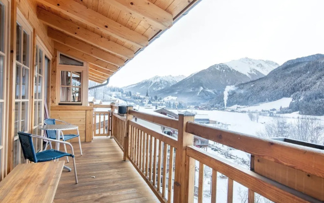 Cozy Chalet with Sauna near Königsleiten