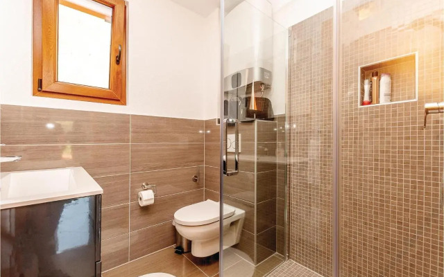 Two-Bedroom Apartment in Pirovac