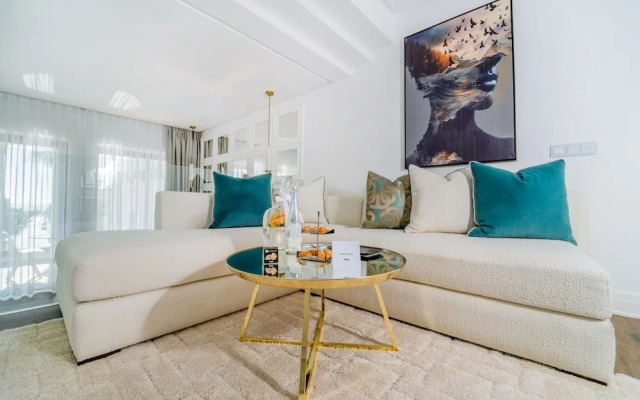 Petit Palace Suites Hotel