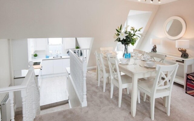 The Stephendale Road Townhouse - SL