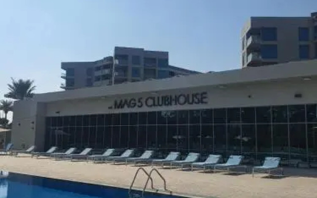 Cozy 1-bedroom apartment in Dubai South with Pool