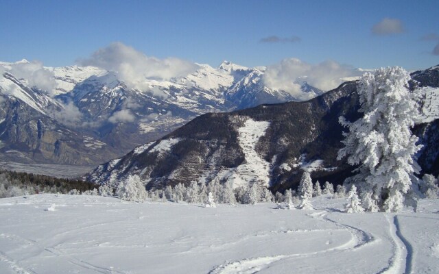 Gorgeous Holiday Home in Riddes With Terrace