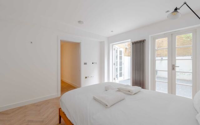 Sleek & Stylish 2BD Flat - Warren Street
