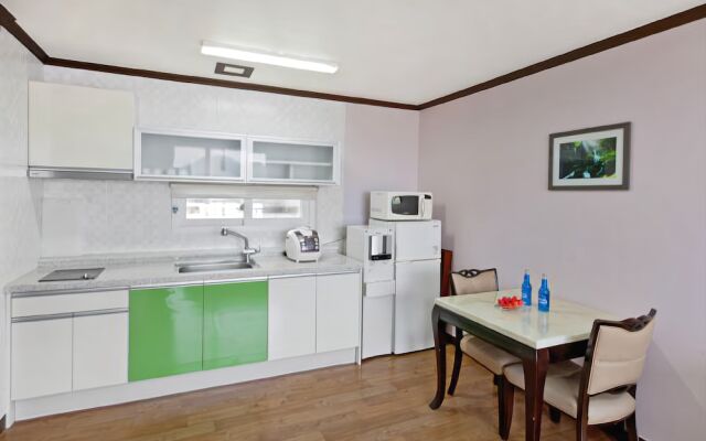 Geoje Eouleum Pension