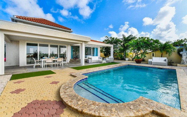 Ocean View! Fully Renovated Villa, Private Pool!