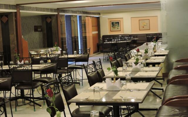 Hotel PLR Grand