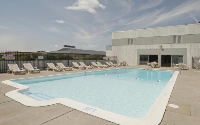 Fort Hays Inn