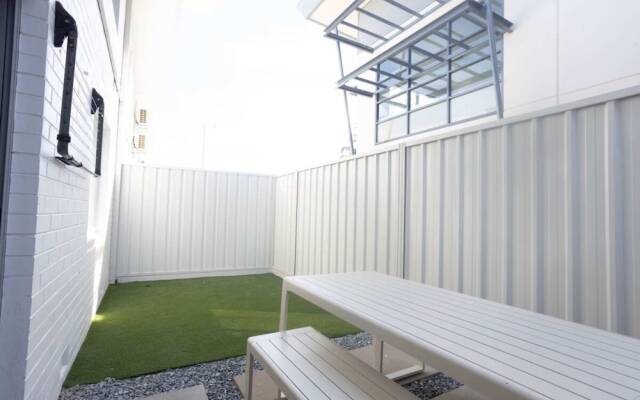 Lovely 1BR Apt in Bicton With Backyard and Parking