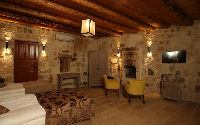 Acropolis Cave Suite