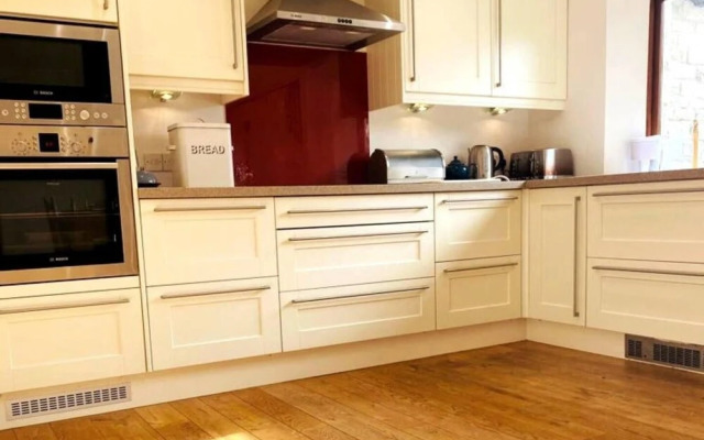 Remarkable and Spacious 4-bed Purbeck House