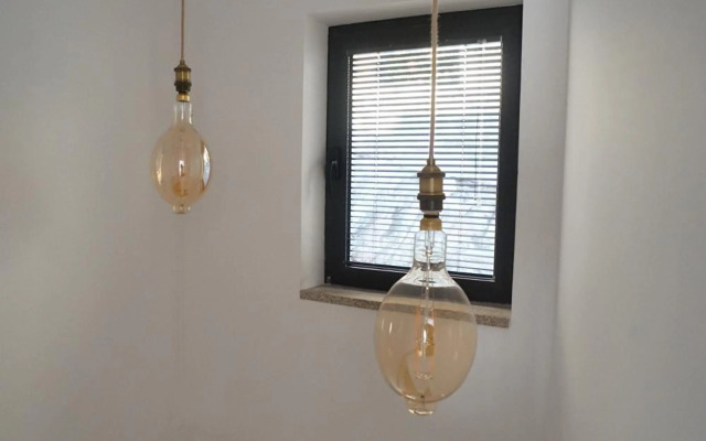 Modern house - air cond, free parking, breakfast