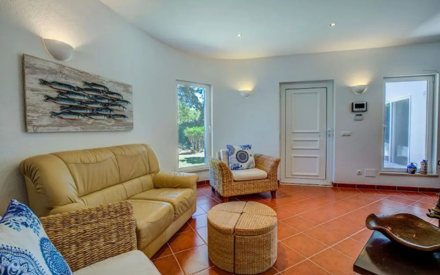 Casa Ninho Spacious 5 Bedroom Villa in an Enviab