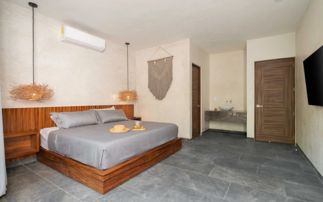 Twelve O’Clock Luxury Villas