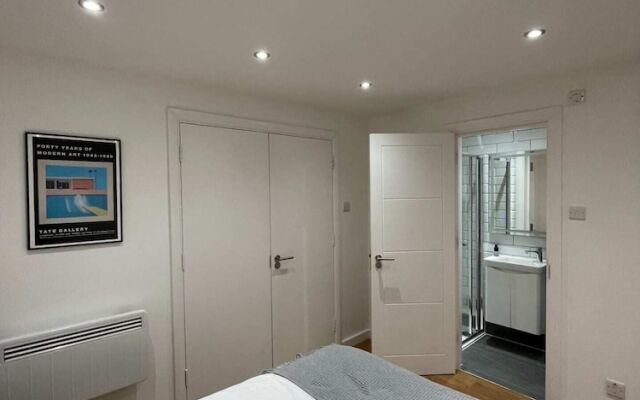 Stunning 3BD Maisonette W/balcony - Old Street!