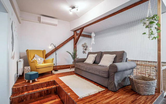 Beautiful and Romantic Penthouse with Two Terraces