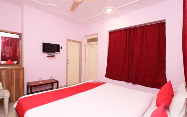 OYO 13657 Hotel Radhika