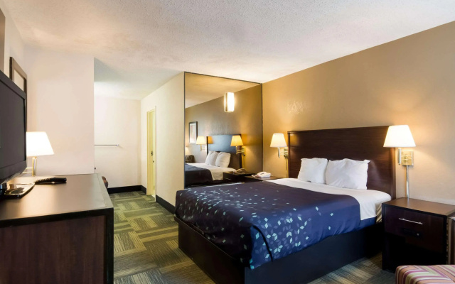 Rodeway Inn At Fort Lee