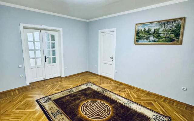 Luxury Apartment In The Center With 4 Rooms