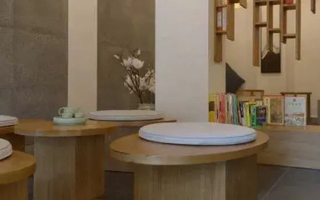 Moshe Hotel (Xihua Oriental International)