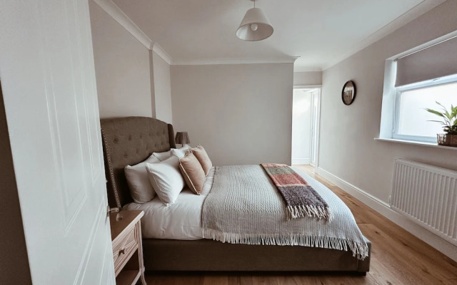 Pontcanna Sapphire-Cardiff City Centre