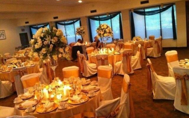 Nichols Village Hotel and Spa