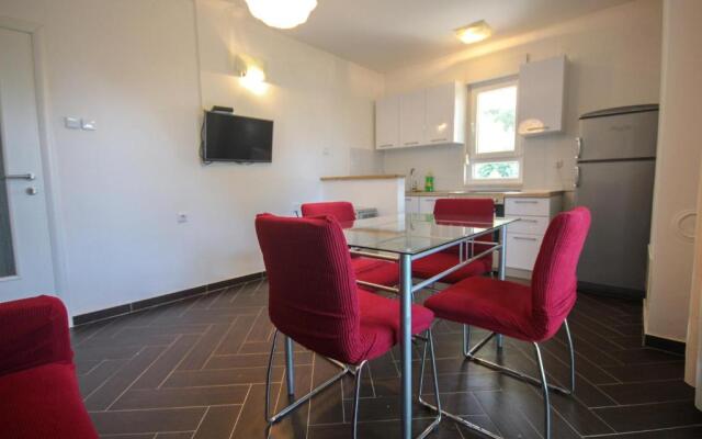 Cukon Holiday Home