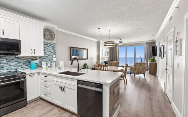 Beautiful Ocean Views! 2-bedroom, 2-bathroom! Resort Pools!