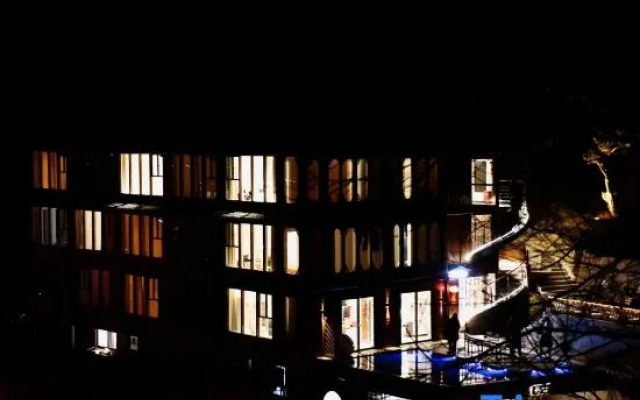 Xijiang Moye Banshan Hotel