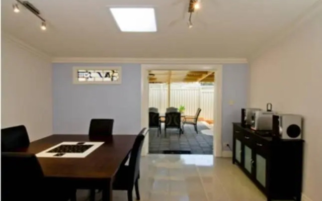 Armadale House - Kingscote